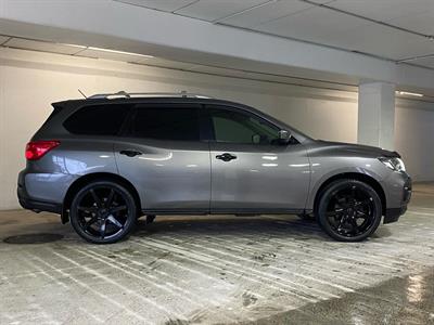 2018 Nissan Pathfinder - Thumbnail