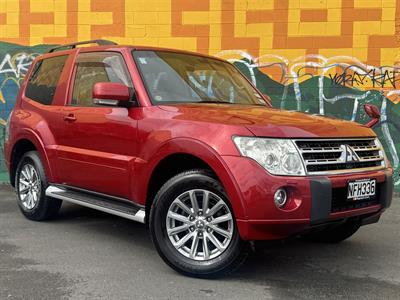 2011 Mitsubishi Pajero - Thumbnail
