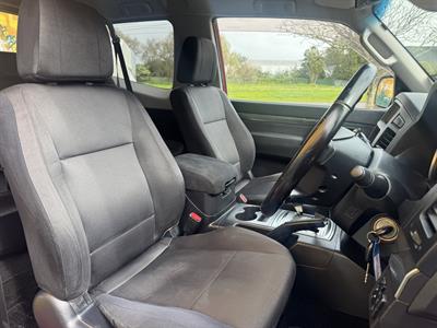 2011 Mitsubishi Pajero - Thumbnail