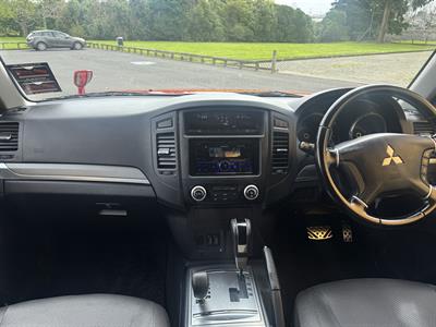 2011 Mitsubishi Pajero - Thumbnail