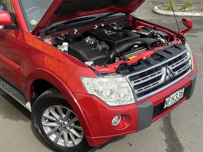 2011 Mitsubishi Pajero - Thumbnail