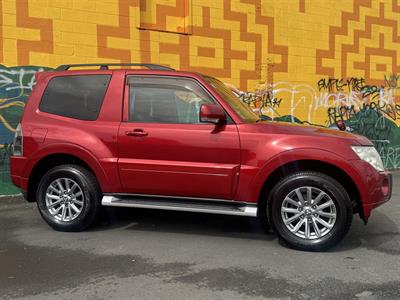 2011 Mitsubishi Pajero - Thumbnail