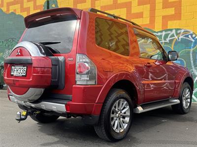 2011 Mitsubishi Pajero - Thumbnail