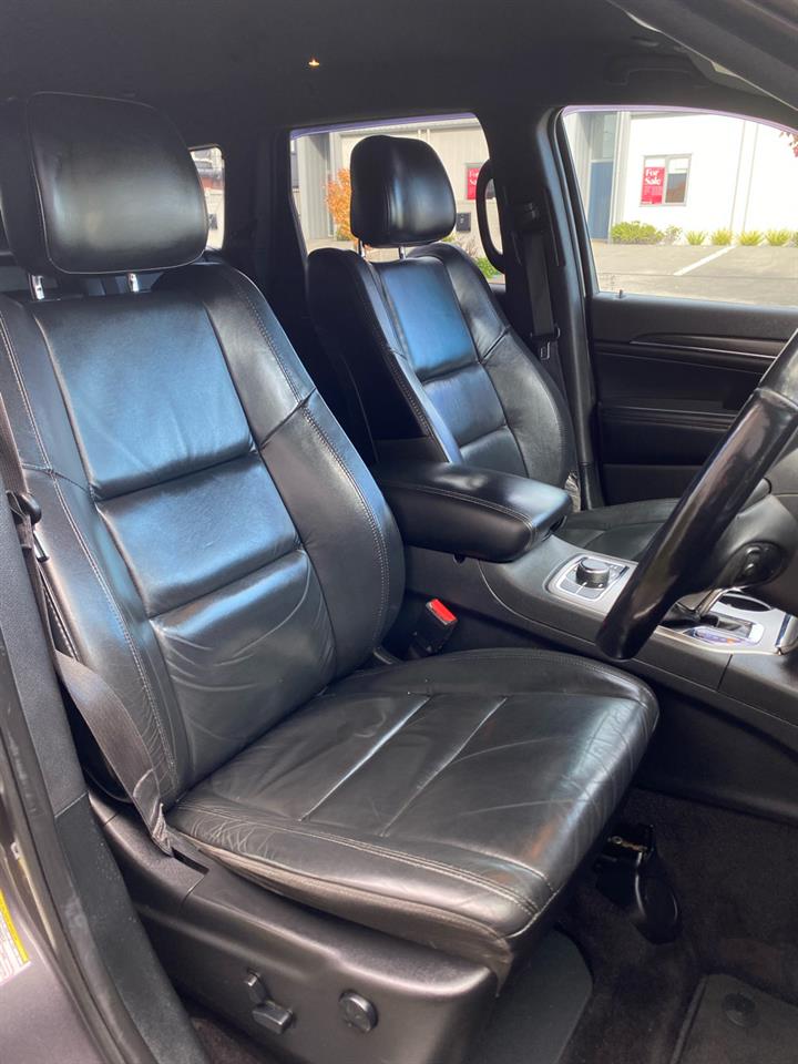 2019 Jeep GRAND CHEROKEE
