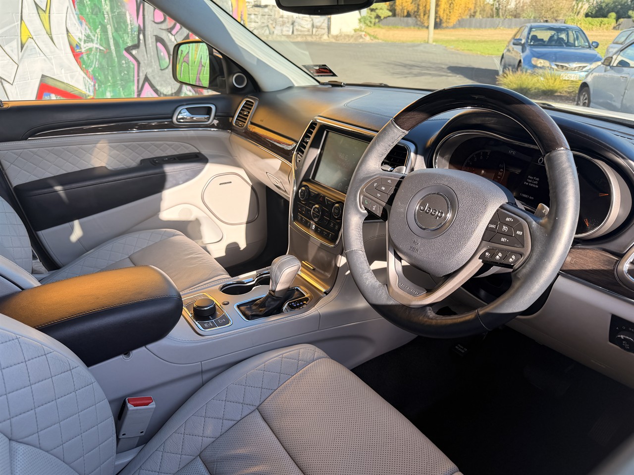 2017 Jeep GRAND CHEROKEE