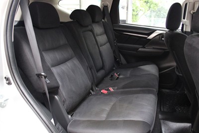 2016 Mitsubishi Pajero Sport - Thumbnail