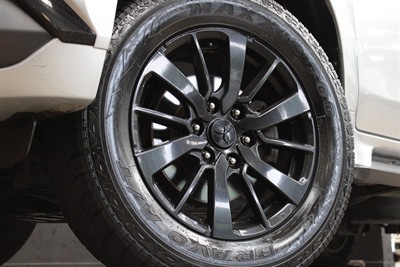 2016 Mitsubishi Pajero Sport - Thumbnail
