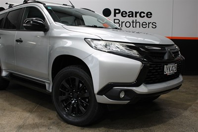 2016 Mitsubishi Pajero Sport - Thumbnail