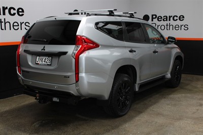2016 Mitsubishi Pajero Sport - Thumbnail