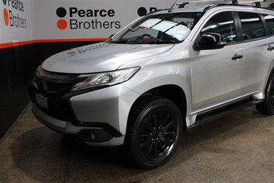 2016 Mitsubishi Pajero Sport - Thumbnail