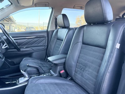 2015 Mitsubishi Outlander - Thumbnail