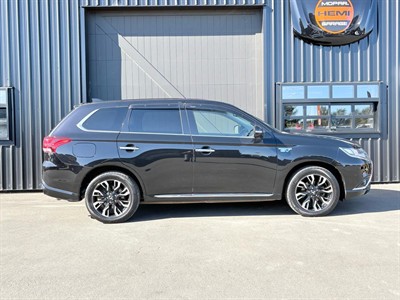 2015 Mitsubishi Outlander - Thumbnail