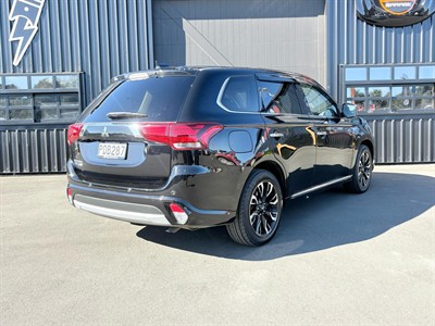 2015 Mitsubishi Outlander - Thumbnail