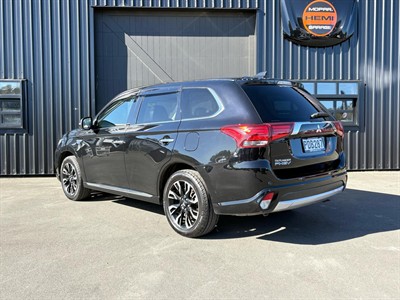 2015 Mitsubishi Outlander - Thumbnail