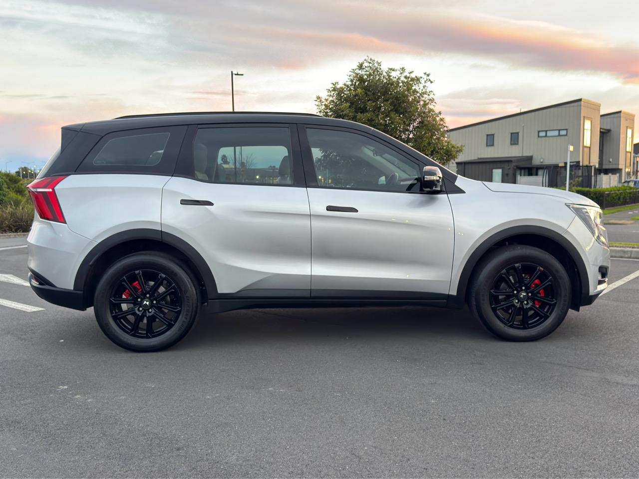 2024 Mahindra XUV700
