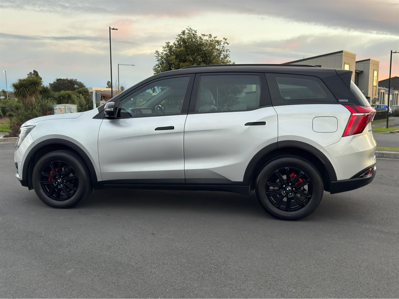 2024 Mahindra XUV700