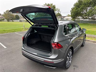 2017 Volkswagen Tiguan - Thumbnail