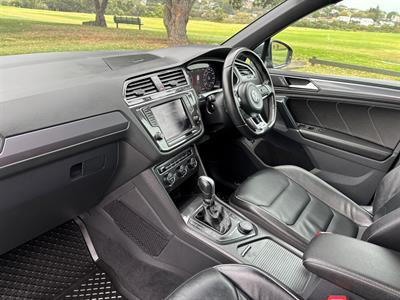 2017 Volkswagen Tiguan - Thumbnail