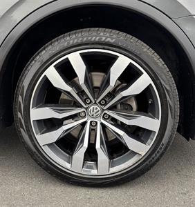 2017 Volkswagen Tiguan - Thumbnail