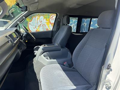 2010 Toyota Hiace - Thumbnail