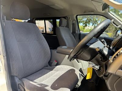 2010 Toyota Hiace - Thumbnail