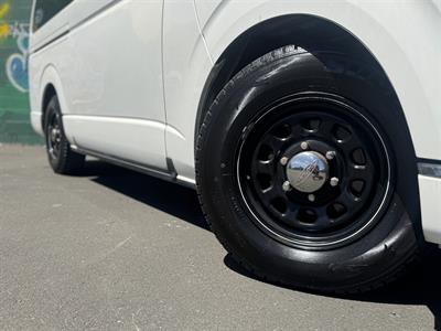 2010 Toyota Hiace - Thumbnail