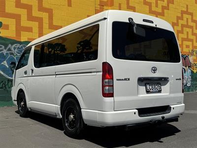 2010 Toyota Hiace - Thumbnail