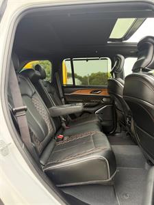 2023 Jeep GRAND CHEROKEE - Thumbnail