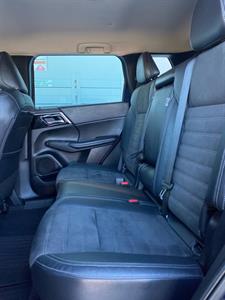 2022 Mitsubishi Outlander - Thumbnail