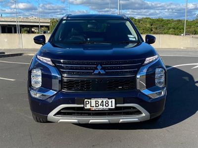 2022 Mitsubishi Outlander - Thumbnail
