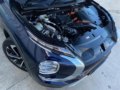 2022 Mitsubishi Outlander - Thumbnail