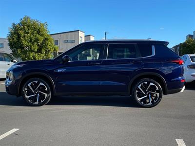 2022 Mitsubishi Outlander - Thumbnail