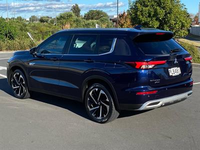2022 Mitsubishi Outlander - Thumbnail