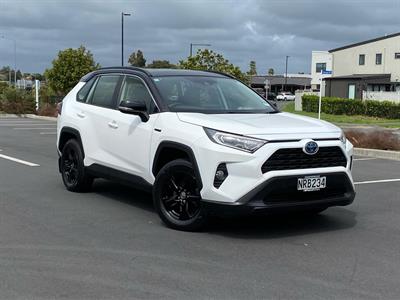 2021 Toyota RAV4 - Thumbnail