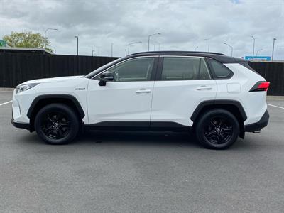 2021 Toyota RAV4 - Thumbnail