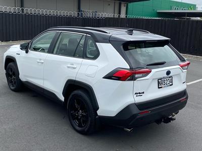 2021 Toyota RAV4 - Thumbnail