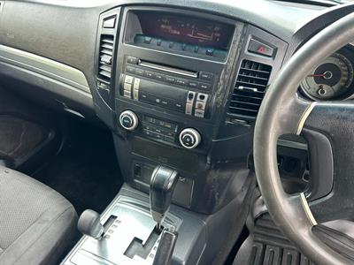 2011 Mitsubishi Pajero - Thumbnail