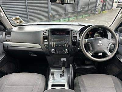 2011 Mitsubishi Pajero - Thumbnail