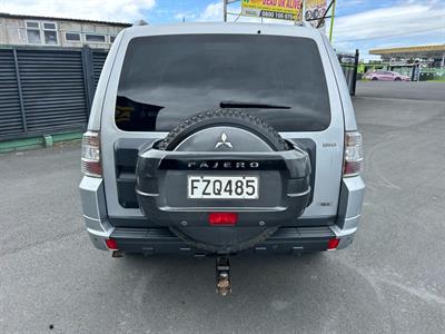 2011 Mitsubishi Pajero - Thumbnail