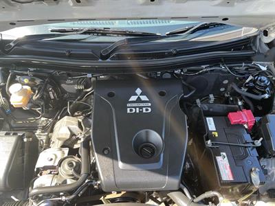 2015 Mitsubishi Triton - Thumbnail