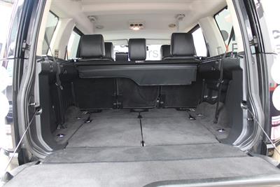 2016 Land Rover Discovery - Thumbnail