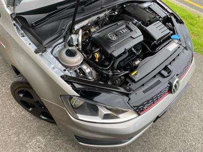 2016 Volkswagen Golf - Thumbnail