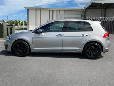 2016 Volkswagen Golf - Thumbnail