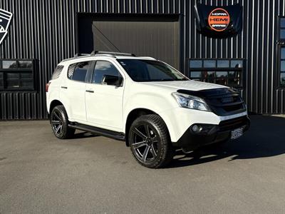2016 Isuzu Mu-X - Thumbnail