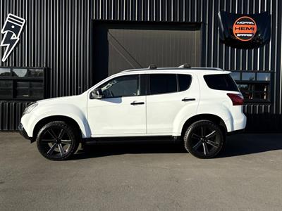 2016 Isuzu Mu-X - Thumbnail