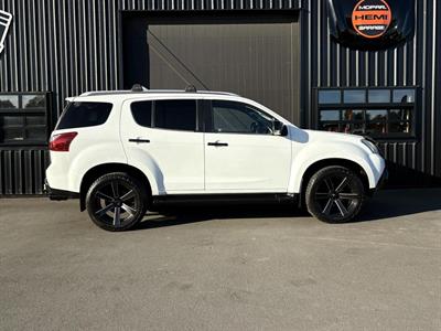 2016 Isuzu Mu-X - Thumbnail