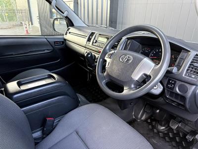 2016 Toyota Hiace - Thumbnail