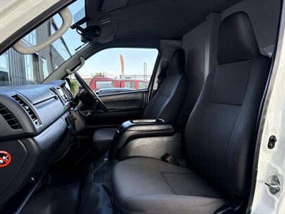 2016 Toyota Hiace - Thumbnail