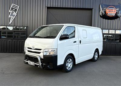 2016 Toyota Hiace - Thumbnail