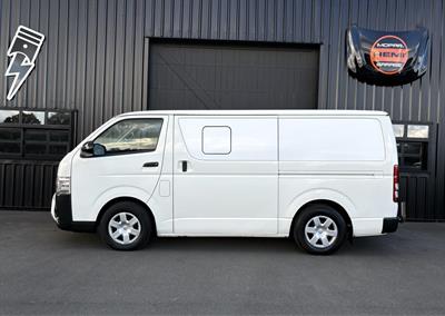 2016 Toyota Hiace - Thumbnail